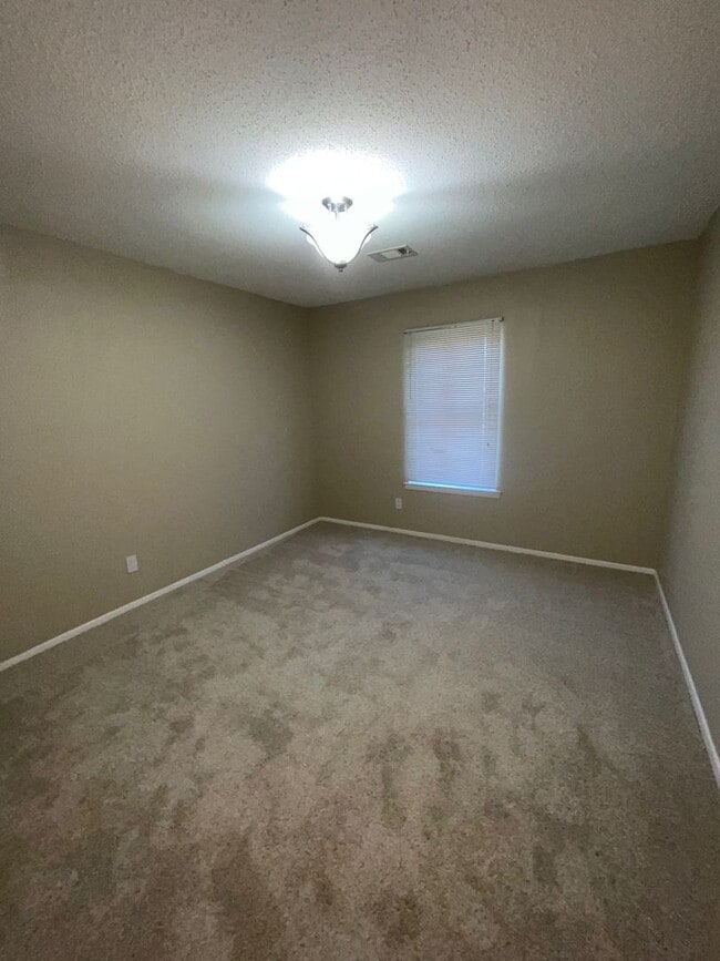 Building Photo - 1101 Lehman Dr