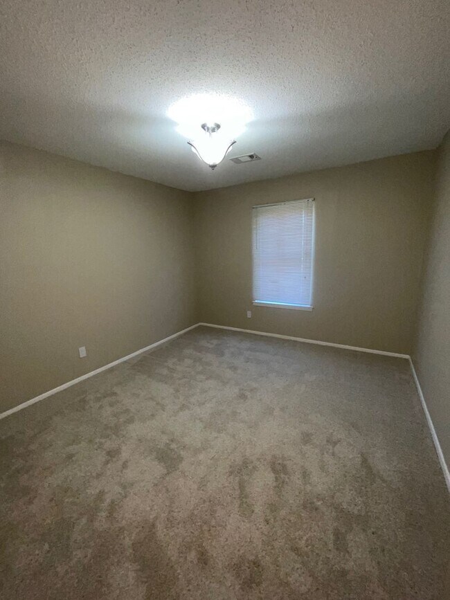 Building Photo - RECENTLY UPDATED SPECIAL