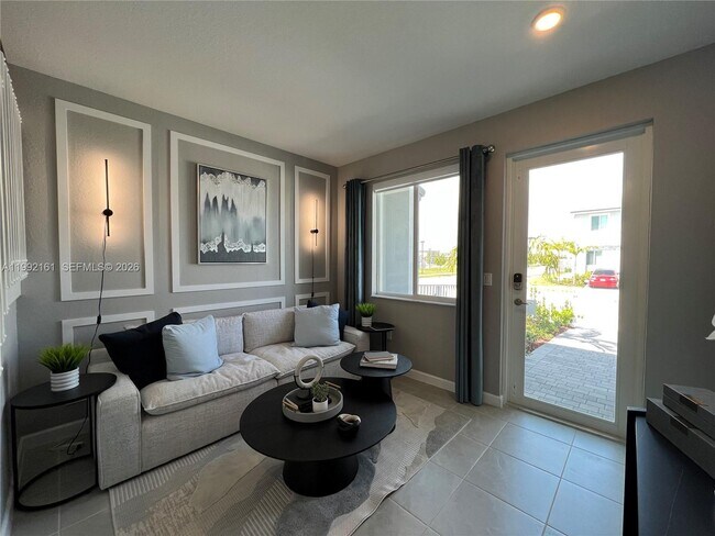 Building Photo - 680 SE 13th Ct