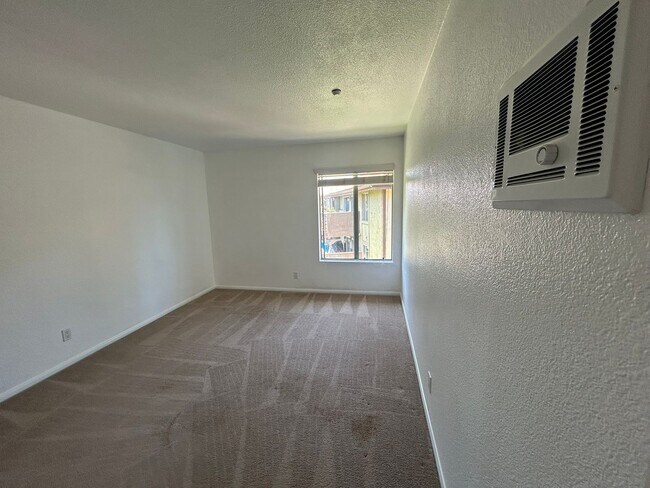 Building Photo - 615 Fredricks Ave