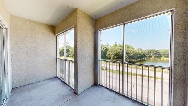 Building Photo - Welcome home to this charming 2-bedroom, 2...