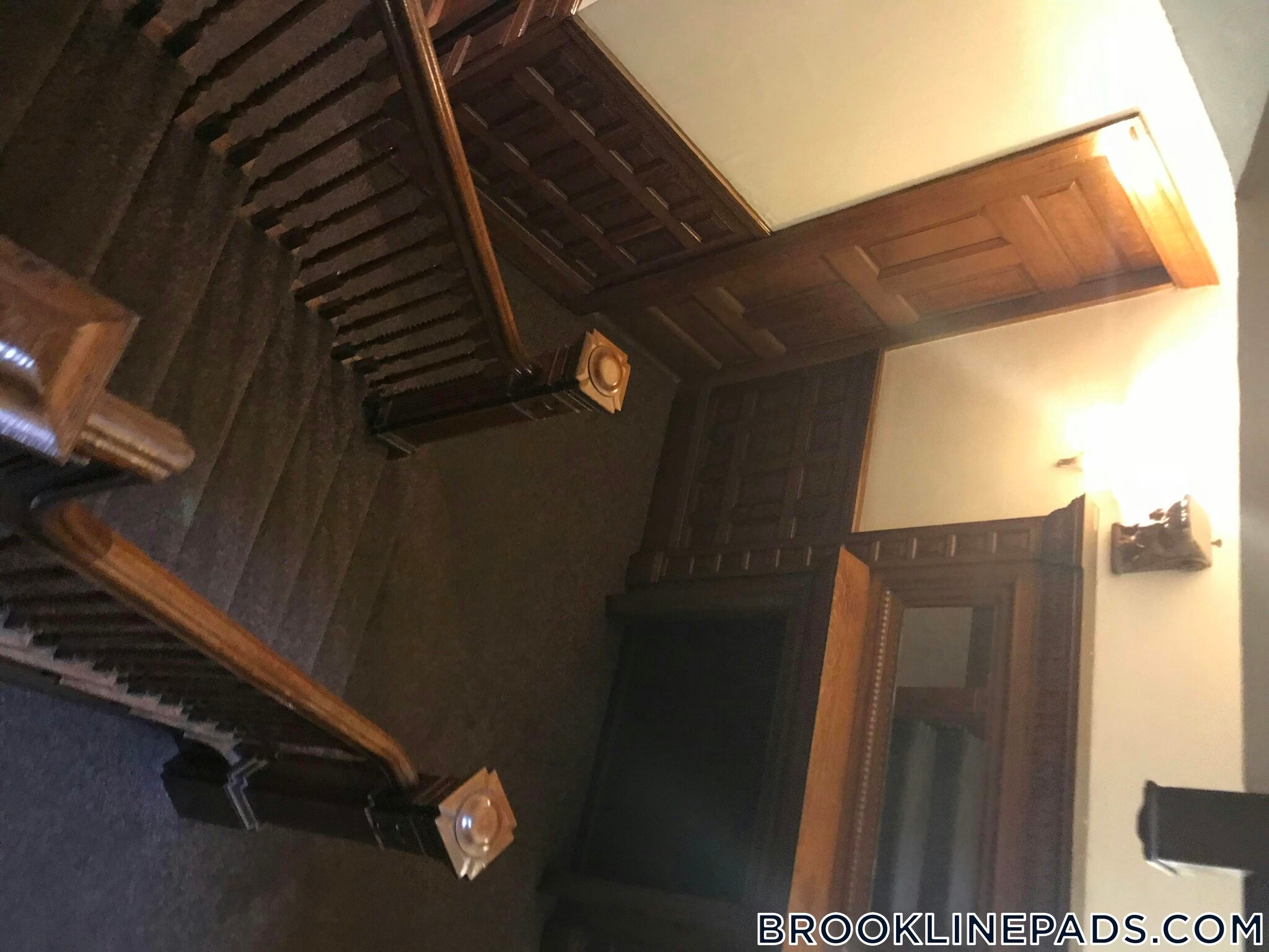 Building Photo - 1061 Beacon St