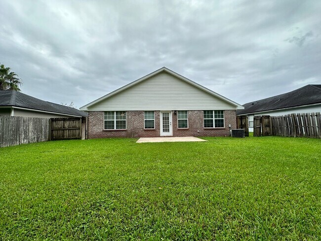 Building Photo - Beautiful 3 bedroom, two bath home off CR 220