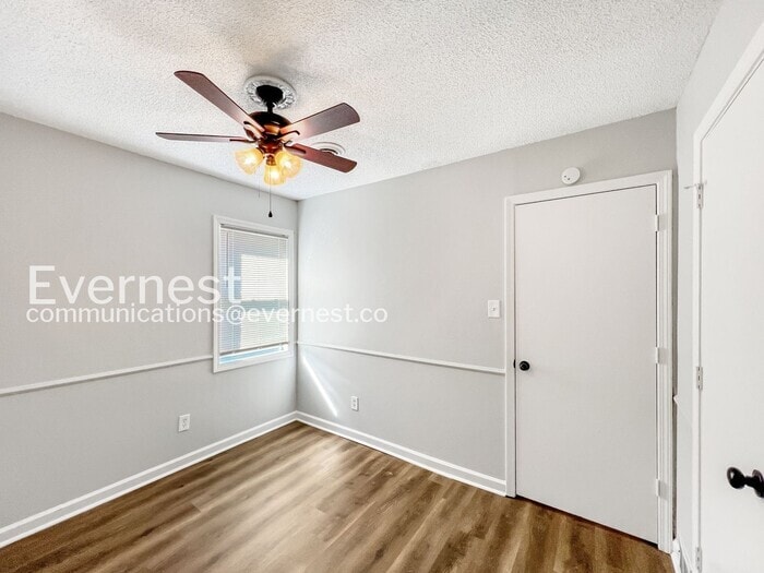 Building Photo - 8250 Chesterfield Dr