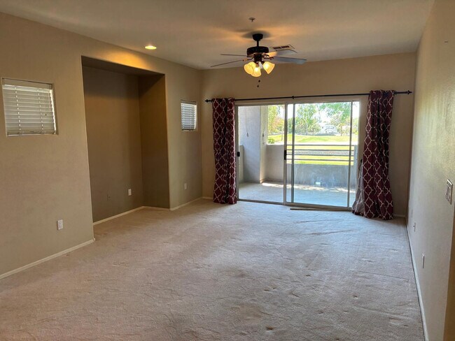 Building Photo - 7401 W Arrowhead Clubhouse Dr