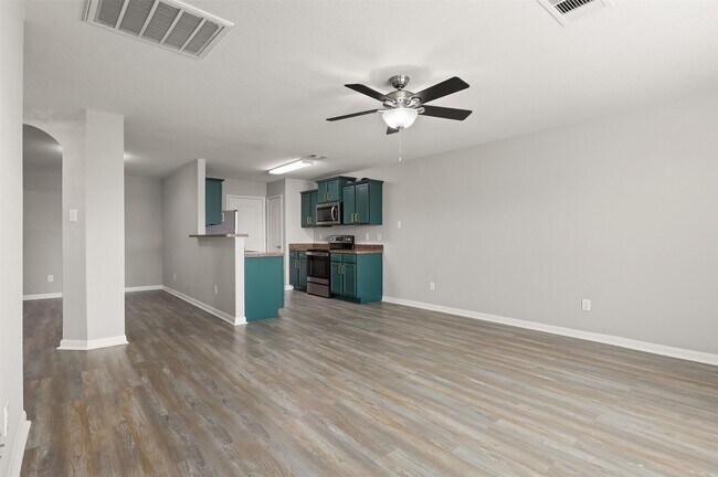 Building Photo - 12201 Seacrest Ln