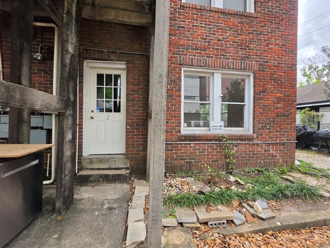 Building Photo - 1226 W Gray St