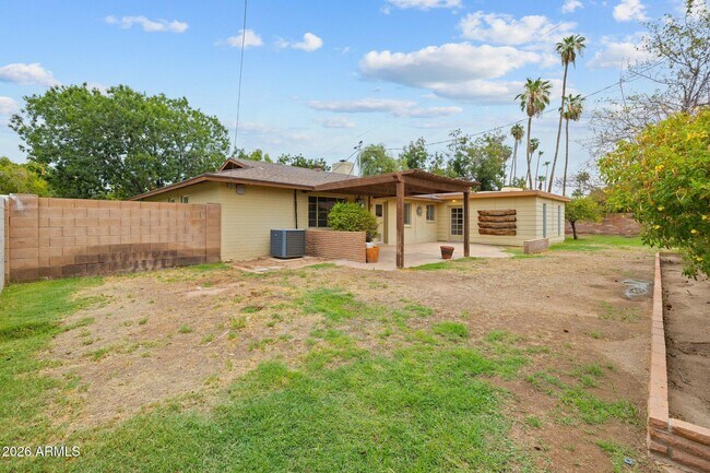Building Photo - 4909 E Flower St