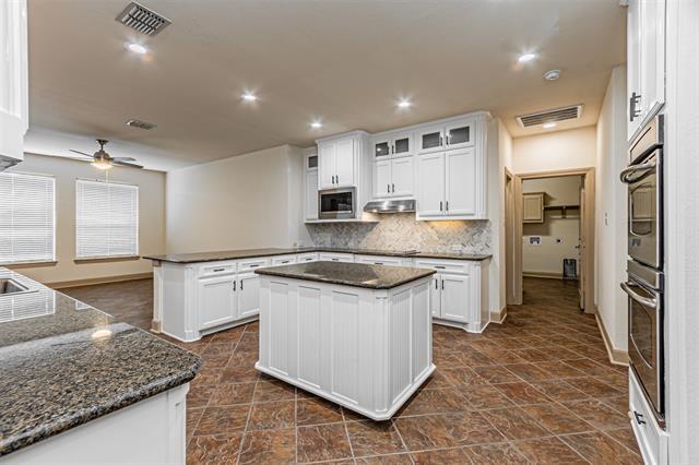 Building Photo - 15097 Blakehill Dr