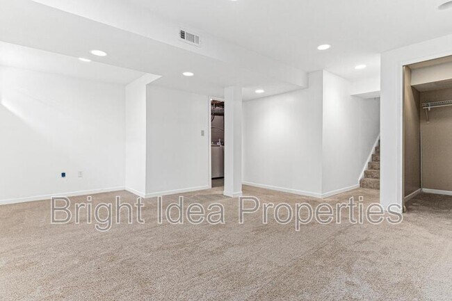 Building Photo - 1716 Evergreen Dr