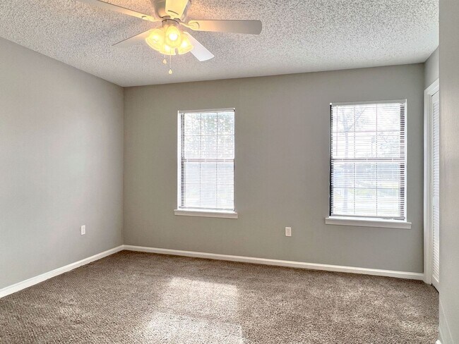 Building Photo - Two-Bedroom End Unit Townhome