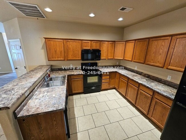 Building Photo - 2482 Wolcott Ave