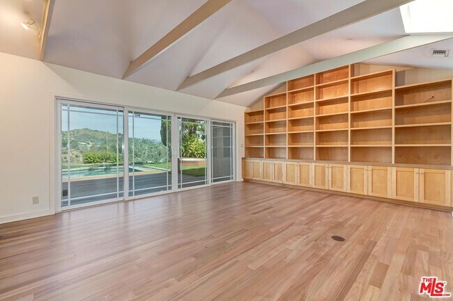 Building Photo - 2670 Carmar Dr