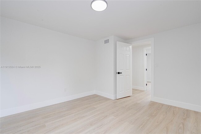 Building Photo - 6044 SW 37th St