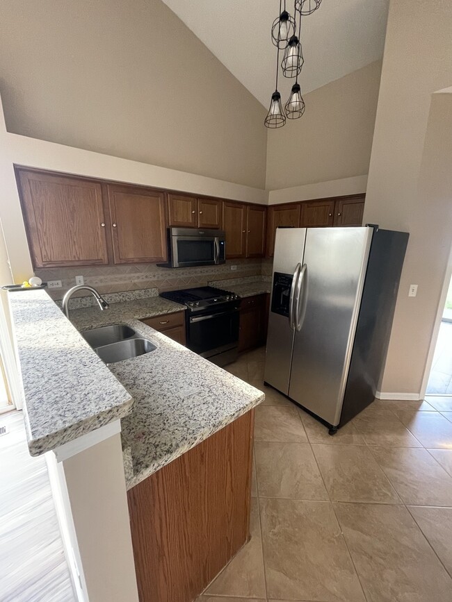 Building Photo - 2803 Oakmont Dr