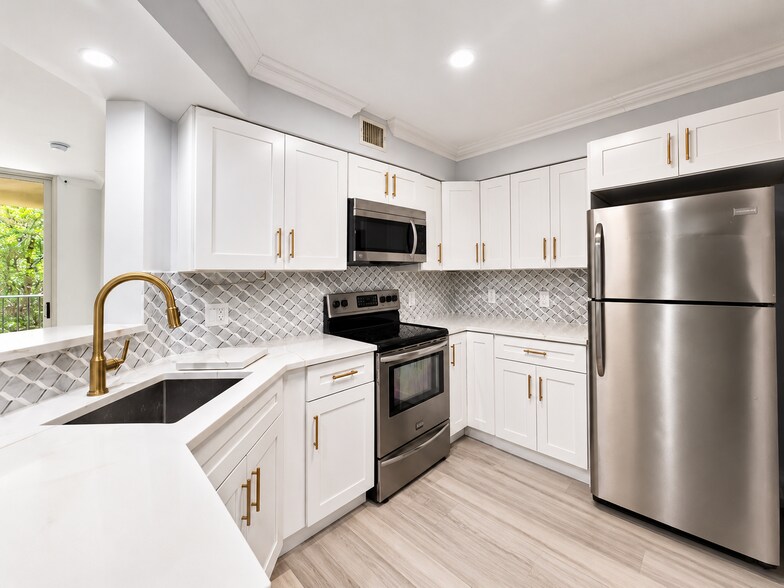 Building Photo - 400 Scotia Dr