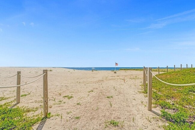 Building Photo - 900 N Ocean Blvd