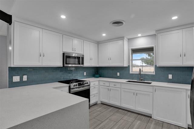 Building Photo - 2381 TX-56