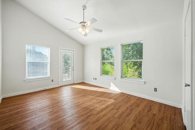 Building Photo - UT PRE-LEASE: 5 bed / 3 bath Remodeled Wes...