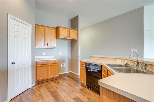 Building Photo - 3025 Shoreline Dr