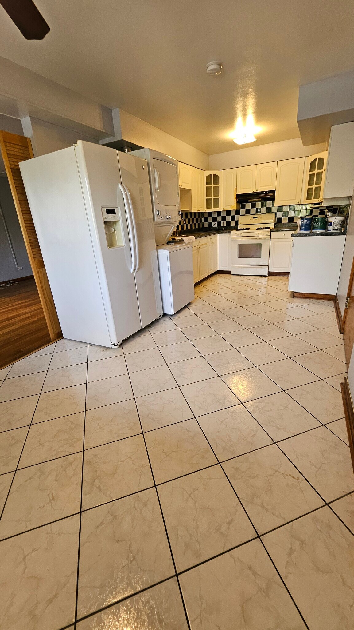 Doorway to kitchen - 746 Dempster St