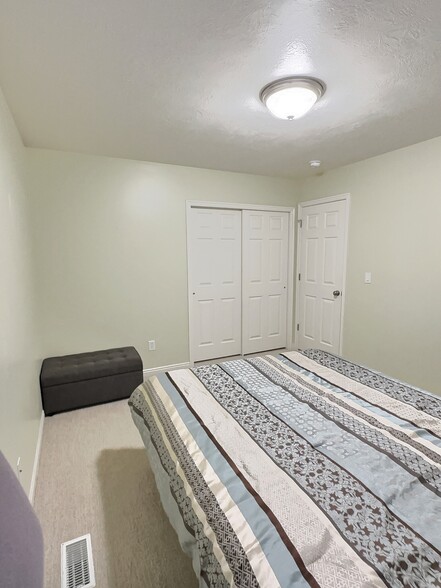 Building Photo - 8156 S Bear Lake Ct