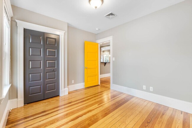 Building Photo - 22 Clarendon Ave