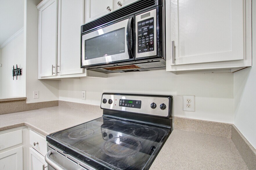 Building Photo - 106 S Lamplighter Ln