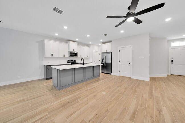 Building Photo - 13604 Giovannis Gdn