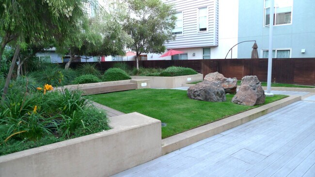 Building Photo - 451 Kansas St