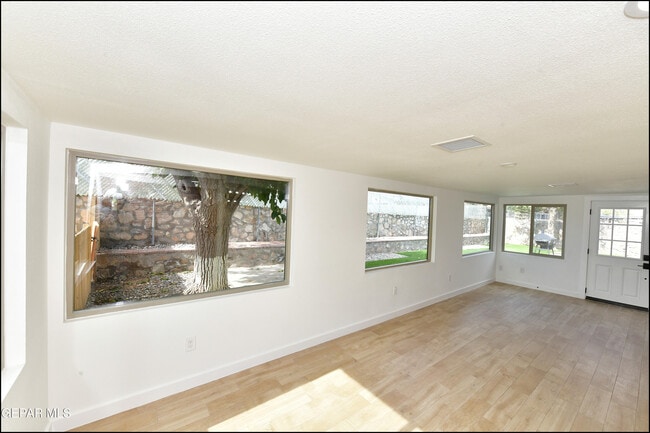 Building Photo - 3217 Wedgewood Dr