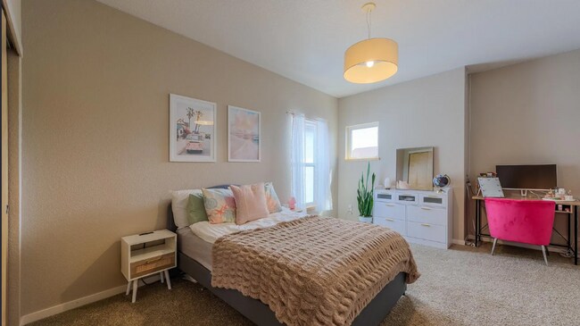 Building Photo - AMAZING LOCATION 5 Bed 4 Bath Home in Loui...