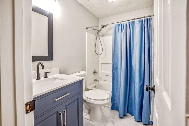 Building Photo - Apartment with Landscaping and washer/drye...