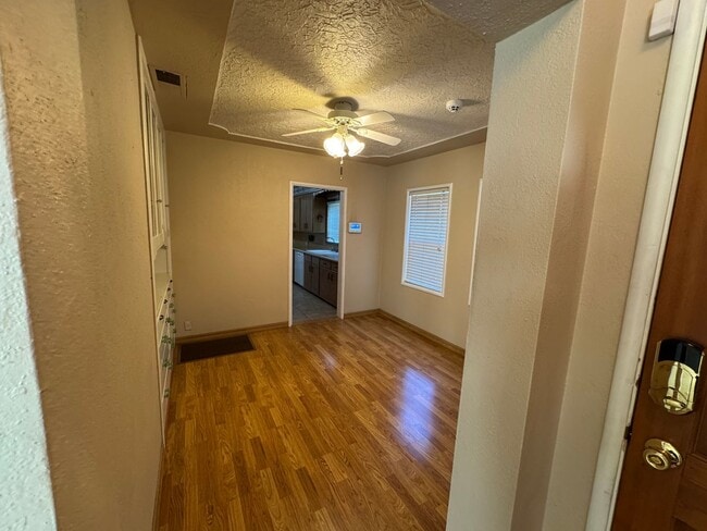 Building Photo - 1201 W Elm St