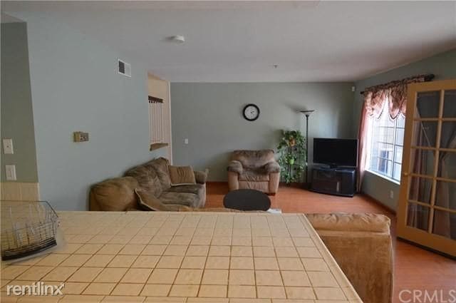 Building Photo - 3 br, 2 bath Condo - 755 N East St