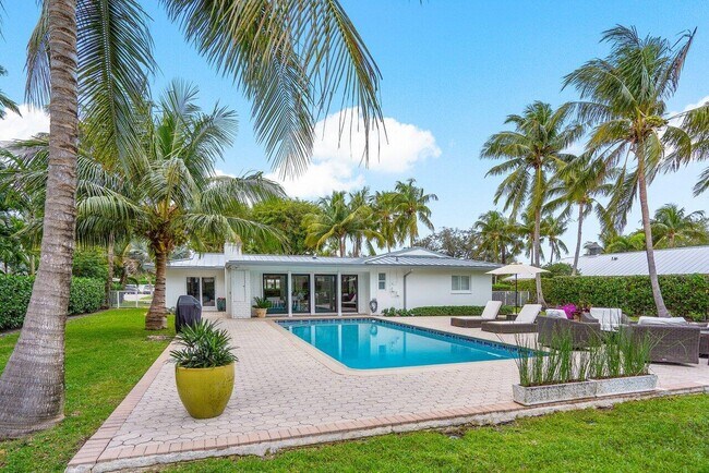 Building Photo - 2021 NW 3rd Ave