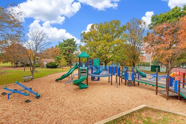 Building Photo - 6705 Hillandale Rd