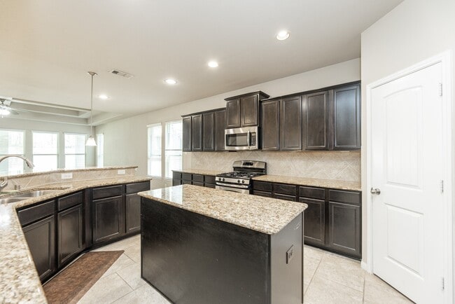 Building Photo - 2414 Garden Falls Dr