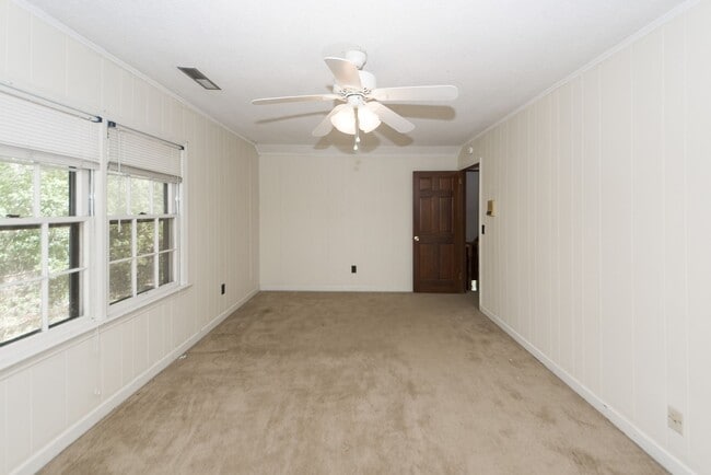 Building Photo - 5 Bedroom 3 Bath Home in Parkshore - Charl...