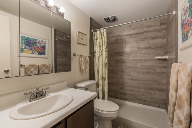Building Photo - 1 Bedroom Furnished Condo on Alii Drive