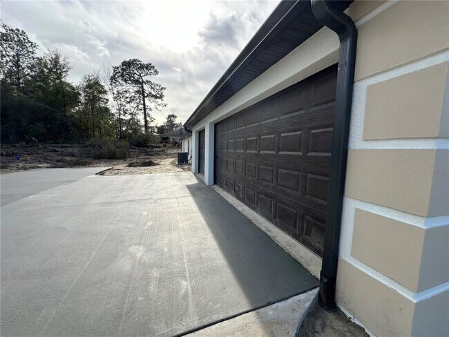 Building Photo - 5780 N Lena Dr