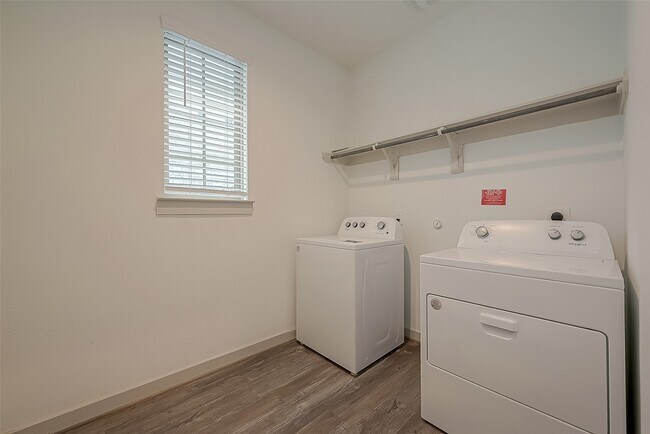Building Photo - 29326 Red Rocks Pk Dr