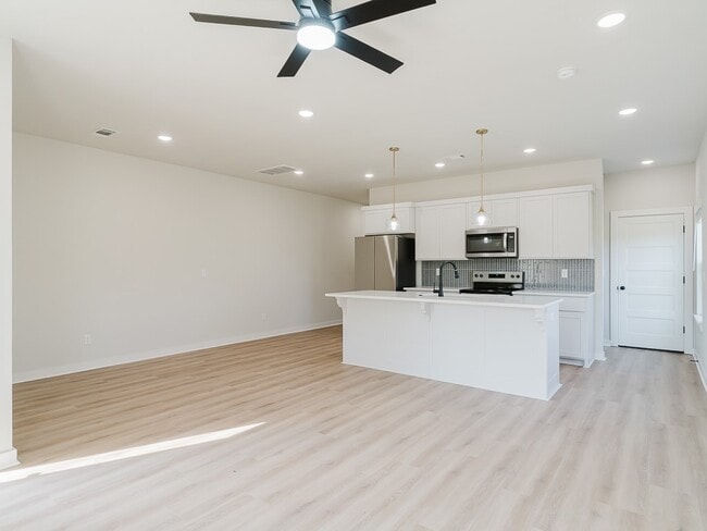 Building Photo - 1720 Cuppett Cir