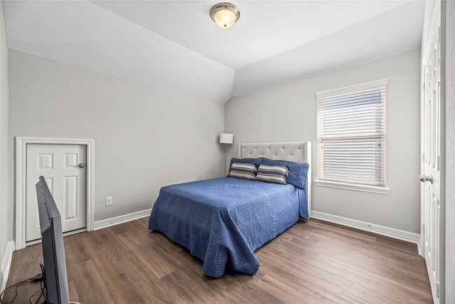 Building Photo - 9710 Messina Crest Ct