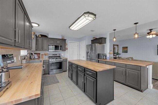 Building Photo - 1410 Sherry Dr