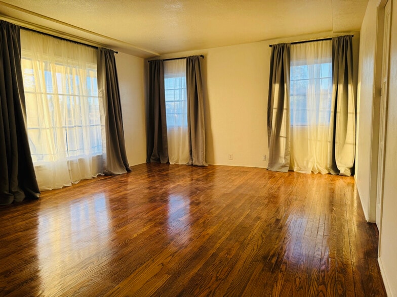 Building Photo - 10609 Mountain View Ave