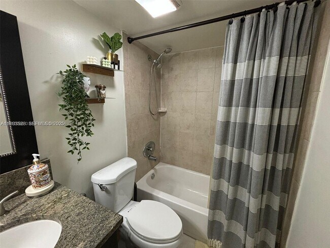 Building Photo - 7208 Fairway Dr