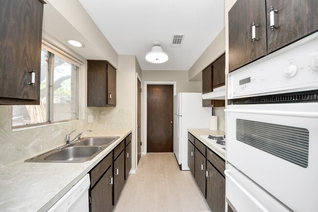 Building Photo - 1307 Glen Echo Dr