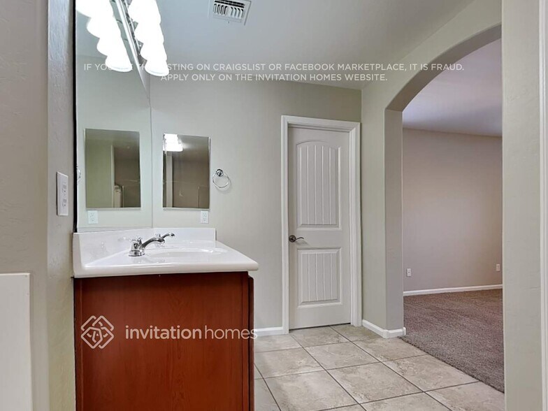Building Photo - 1507 S Colt Dr