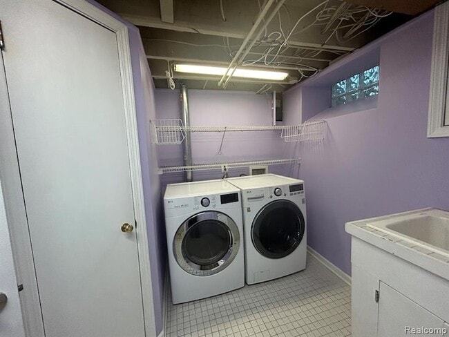 Building Photo - 1577 E Melton Rd